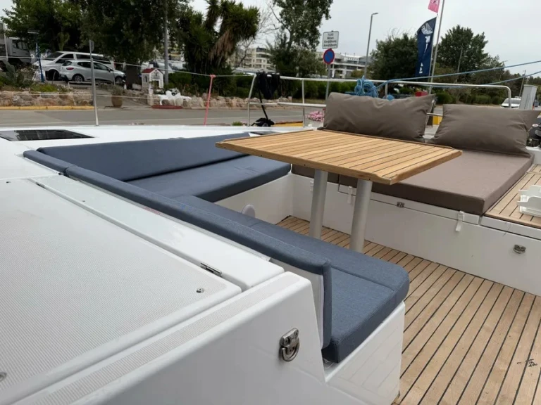 Catamaran hire in Mykonos (Island) - Bali Bali 5.2 - 6 + 2 cab.