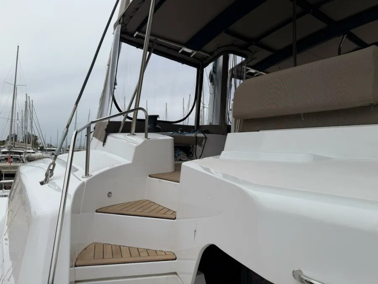 Charter a Bali Bali 5.2 - 6 + 2 cab. in Mykonos (Island) on Samboat