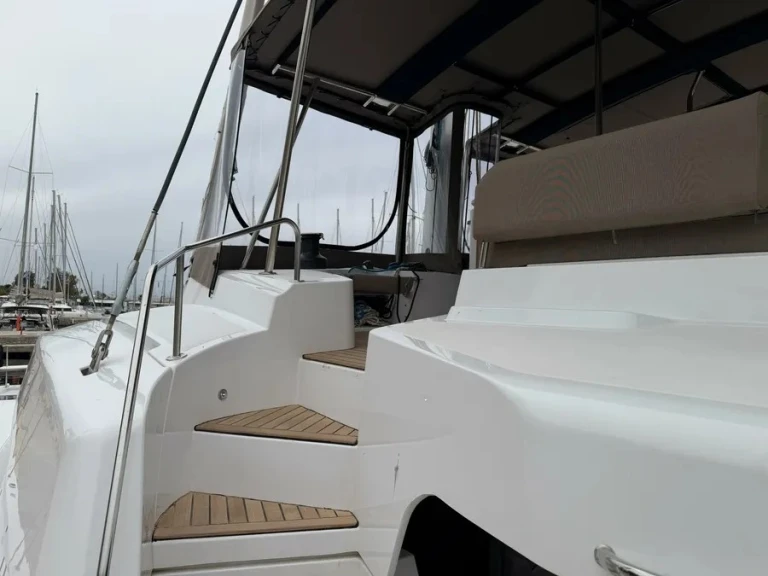Charter a Bali Bali 5.2 - 6 + 2 cab. in Mykonos (Island) on Samboat