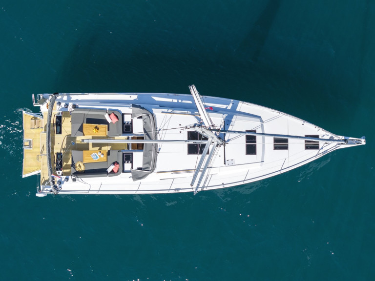 Sailboat to hire Sukošan at the best price