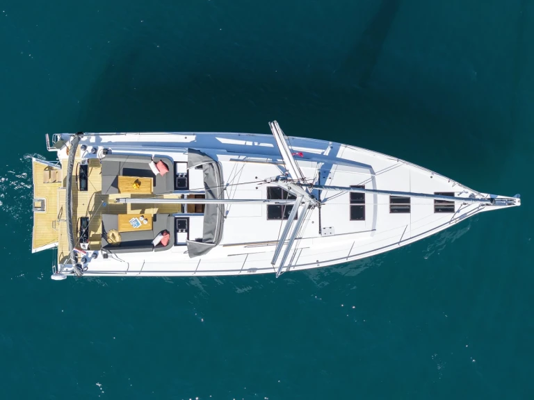 Sailboat to hire Sukošan at the best price