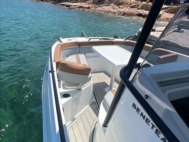 Bénéteau Beneteau MY Flyer 8 charter bareboat or skippered in  Palaiá Fókaia