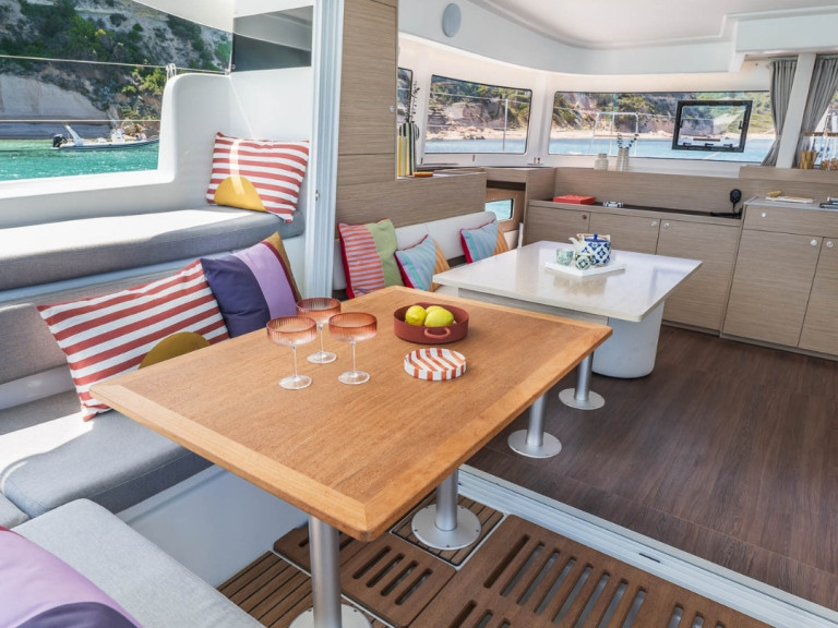 Hire Catamaran Lagoon with a boat licence