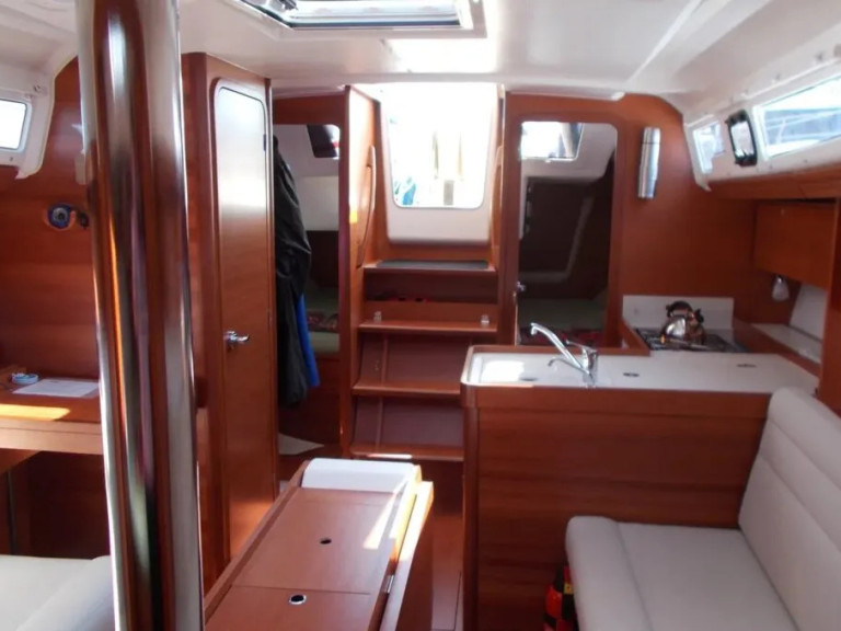 Yacht hire Marsala cheap Dufour 350