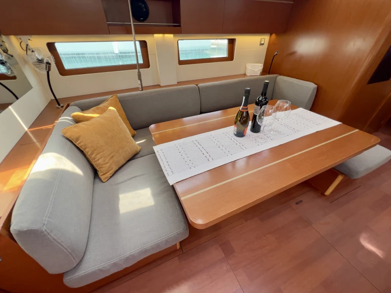 Sailboat to hire Seget Donji at the best price