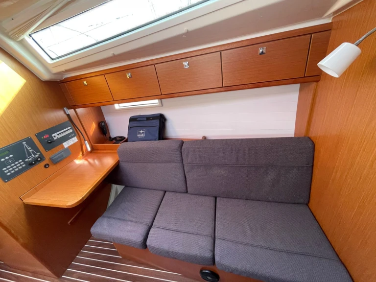 Charter a Bavaria Cruiser 37 in Punta Ala on Samboat