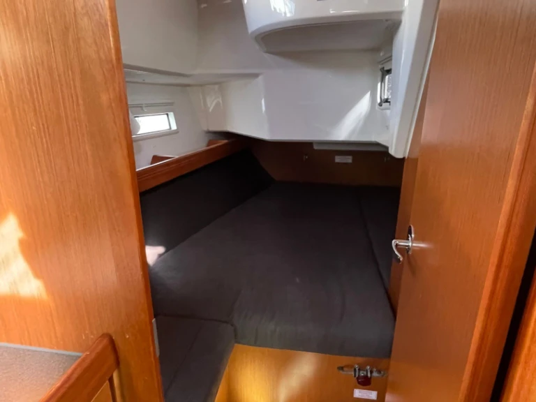Hire Sailboat Bavaria with a boat licence