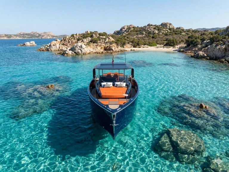 Motorboat to hire Portisco at the best price