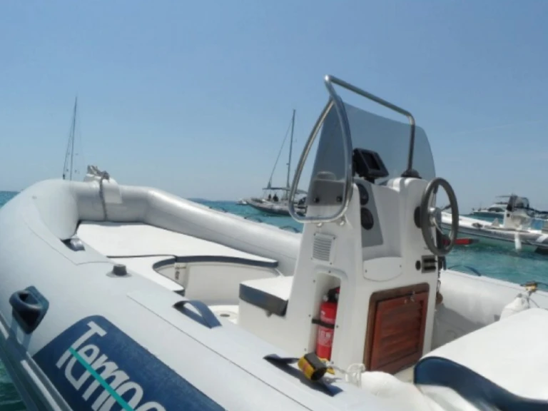 Hire a Capelli Capelli 500 Golfe-Juan