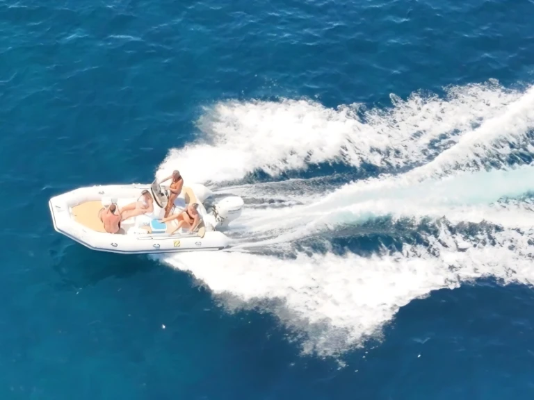 Hire RIB Zodiac with a boat licence