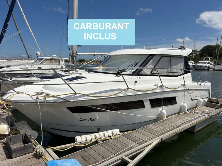 Hire a Jeanneau Merry Fisher 855 Argelès-sur-Mer