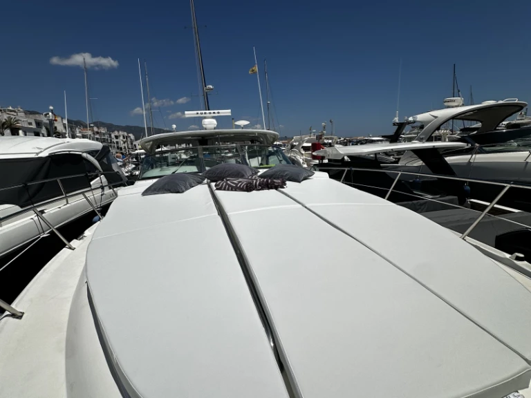 Charter a Sea Ray Sea Ray 370 Sundancer in Marbella on Samboat