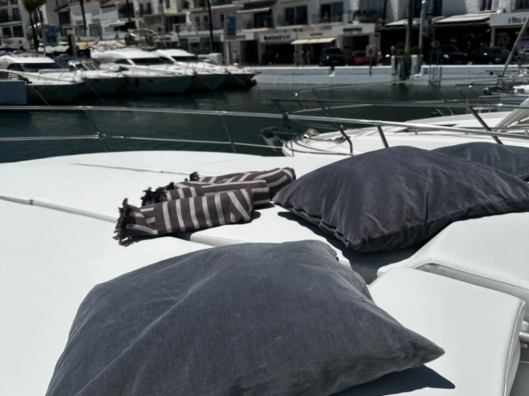 Hire Motorboat with or without skipper Sea Ray Marbella