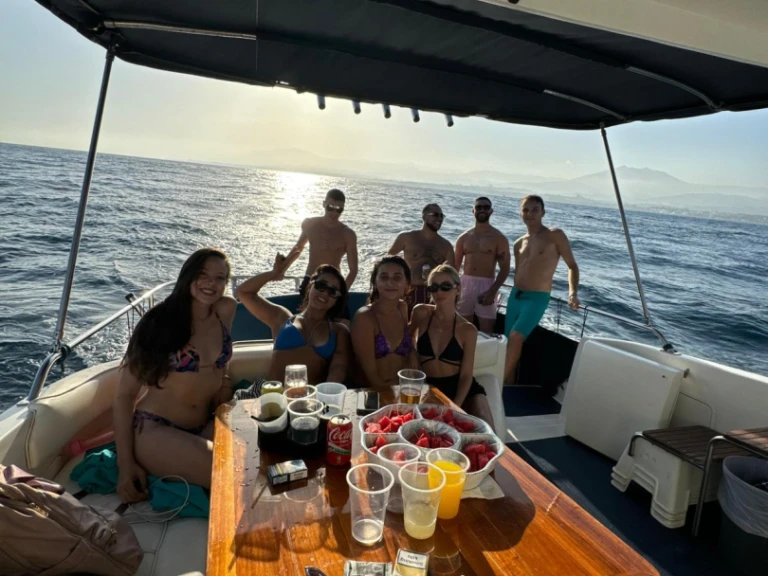 Hire Motorboat Sea Ray with a boat licence