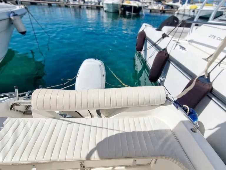Hire Motorboat Marinello with a boat licence