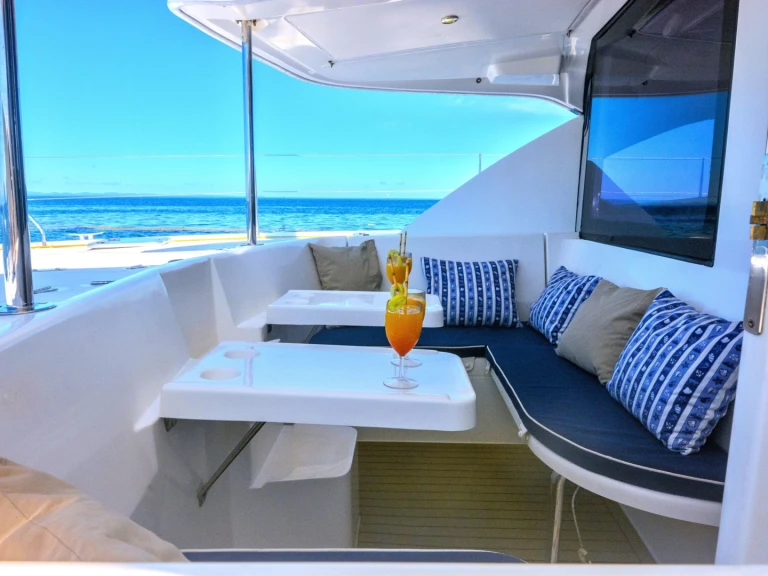 Yacht hire Nosy Be cheap Leopard 44