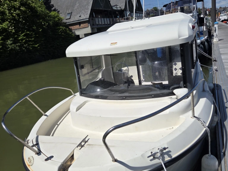 Quicksilver Captur 555 Pilothouse charter bareboat or skippered in  Saint-Valery-sur-Somme
