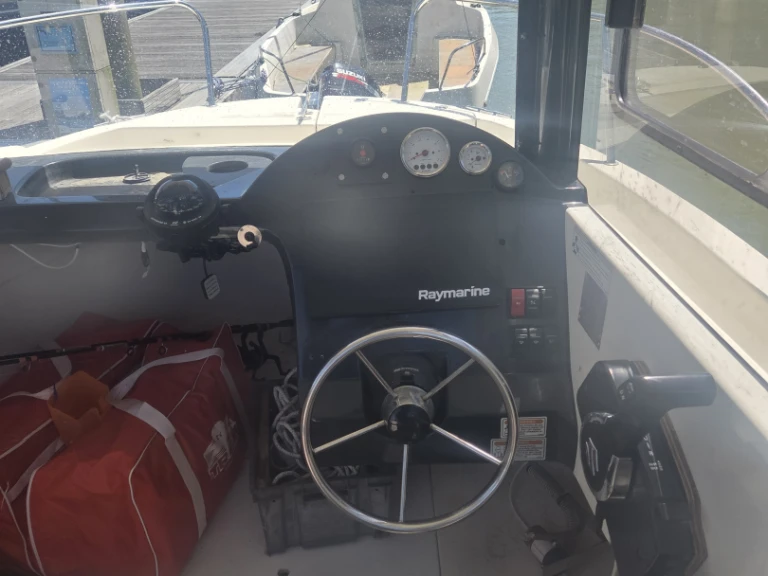 Yacht charter Saint-Valery-sur-Somme - Quicksilver Captur 555 Pilothouse on SamBoat