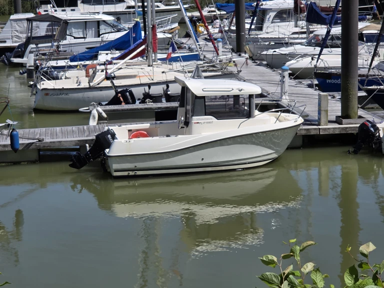 Hire a Quicksilver Captur 555 Pilothouse Saint-Valery-sur-Somme