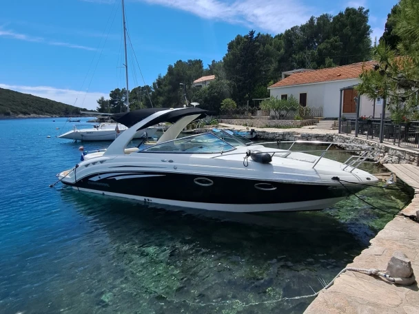 Hire Motorboat Chaparral with a boat licence