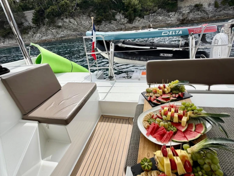 Yacht hire Cannes cheap Lagoon 40