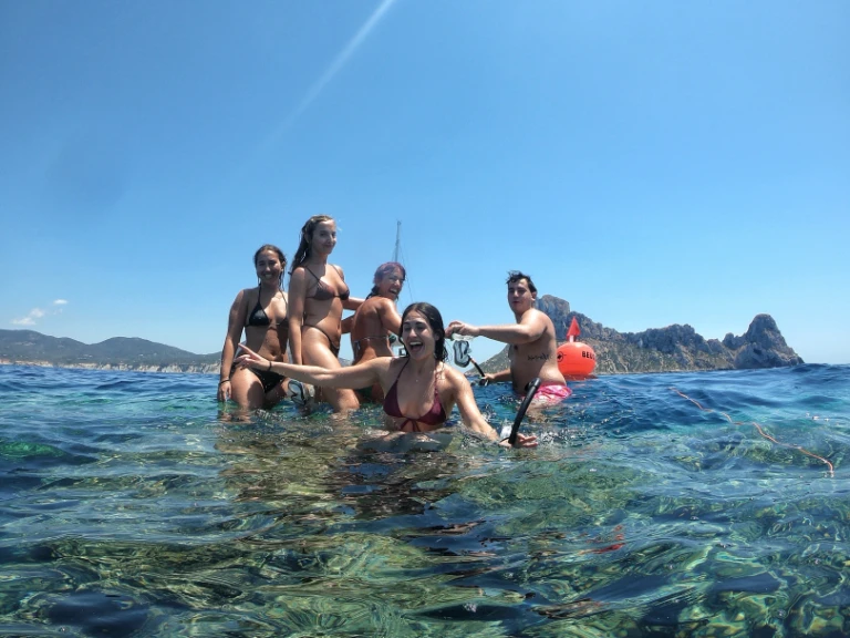 Hire Catamaran Lagoon with a boat licence