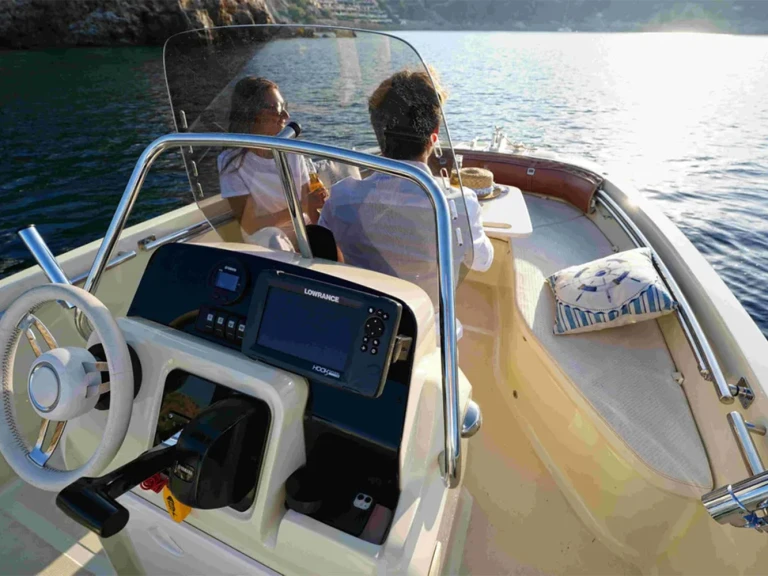 Hire Motorboat with or without skipper Invictus  Marina de Palamós