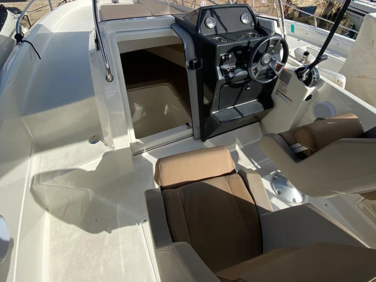 Motorboat hire in Club Nàutic Ca'n Picafort - Quicksilver Quicksilver 605 Sundeck
