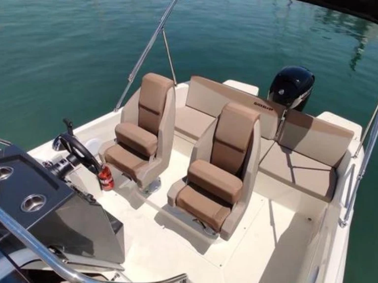 Charter a Quicksilver Quicksilver 605 Sundeck in Club Nàutic Ca'n Picafort on Samboat