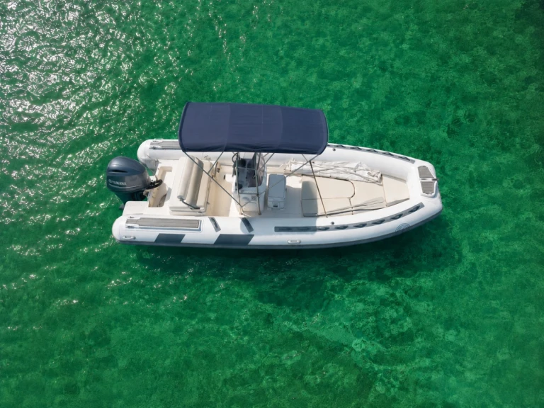 Motorboat to hire Can Picafort at the best price