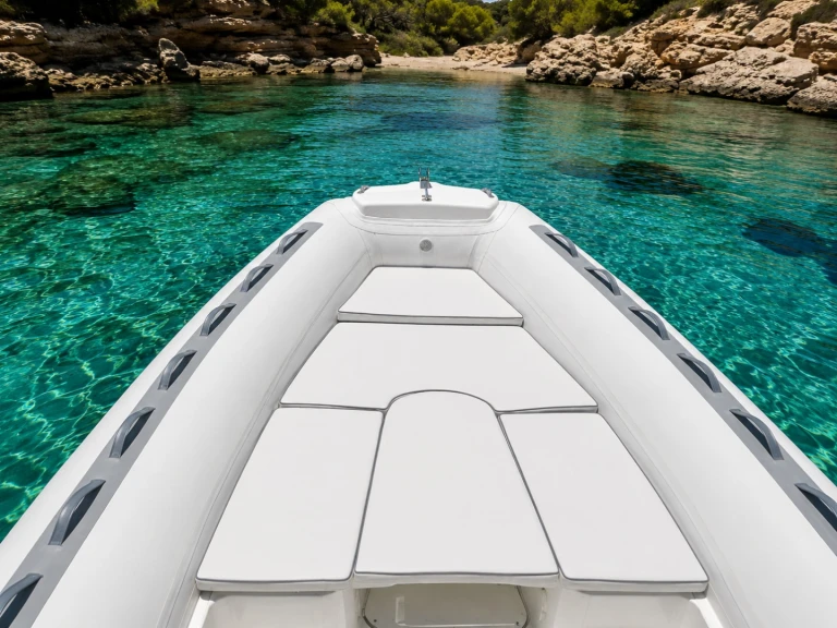 Hire Motorboat Bwa with a boat licence