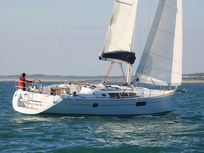 Yacht charter La Spezia - Jeanneau Sun Odyssey 44i on SamBoat