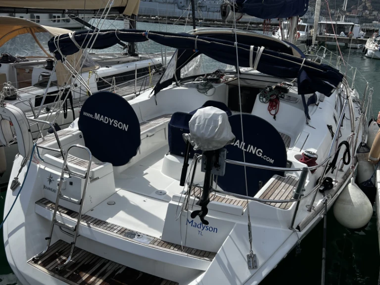 Hire a Jeanneau Sun Odyssey 44i La Spezia