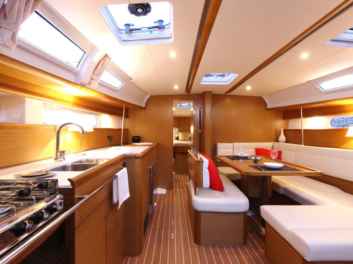 Yacht hire La Spezia cheap Sun Odyssey 44i