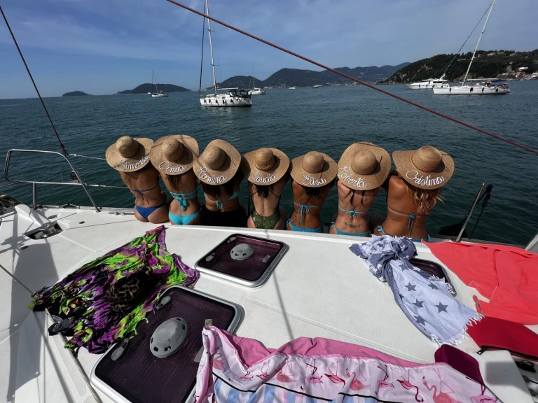 Charter a Jeanneau Sun Odyssey 44i in La Spezia on Samboat