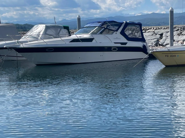 Yacht hire Castelletto sopra Ticino cheap Cranchi 32 Cruiser