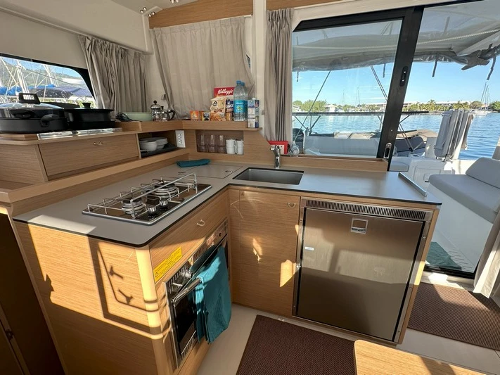 Yacht hire Papeete cheap Excess 11