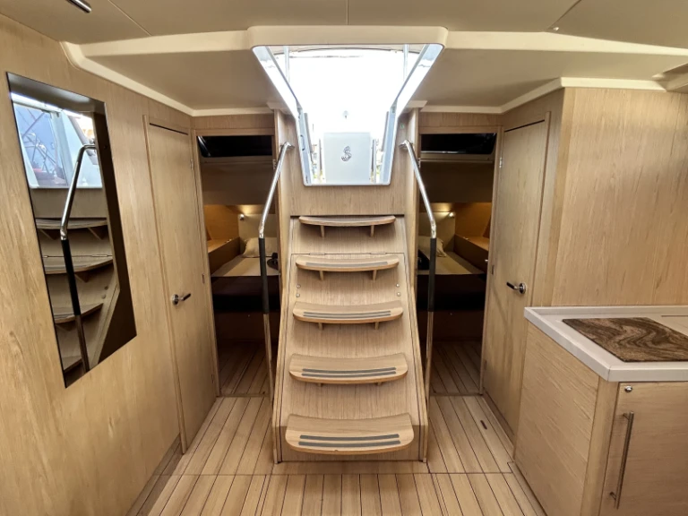 Hire a Bénéteau Oceanis 51.1 Gouvia