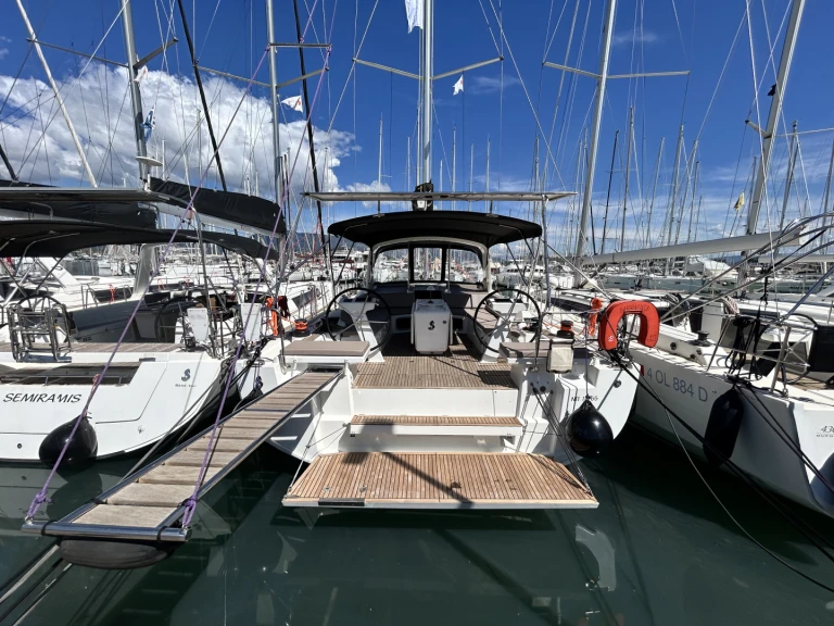 Sailboat to hire Gouvia at the best price