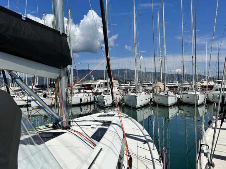 Hire Sailboat with or without skipper Bénéteau Gouvia