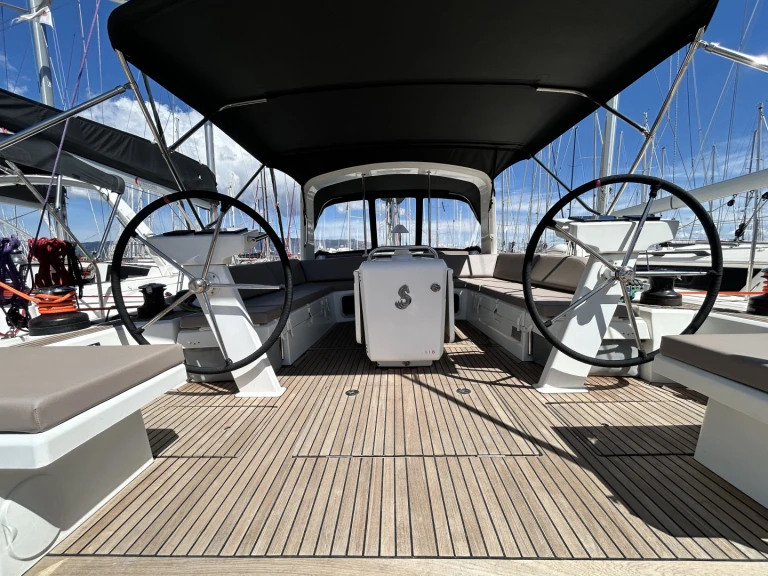 Sailboat to hire Gouvia at the best price