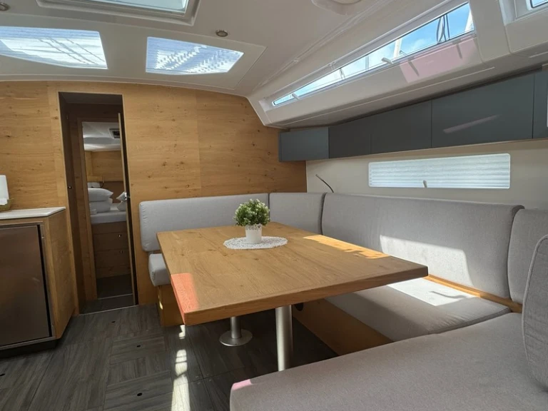 Hire Sailboat with or without skipper Elan Split