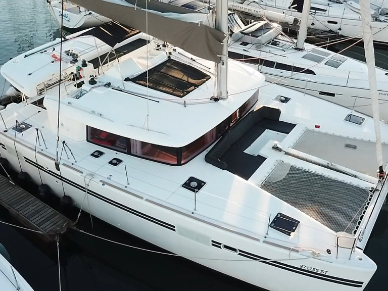 Hire a Lagoon Lagoon 450 F Lávrio