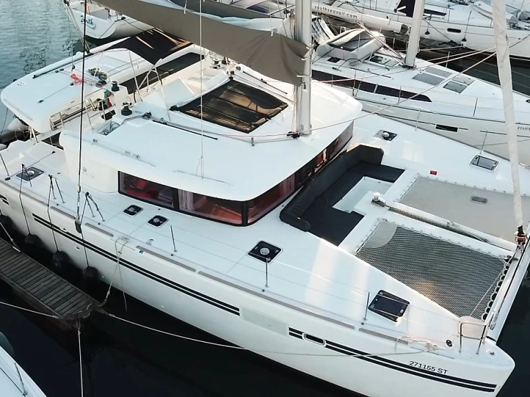 Hire a Lagoon Lagoon 450 F Lávrio