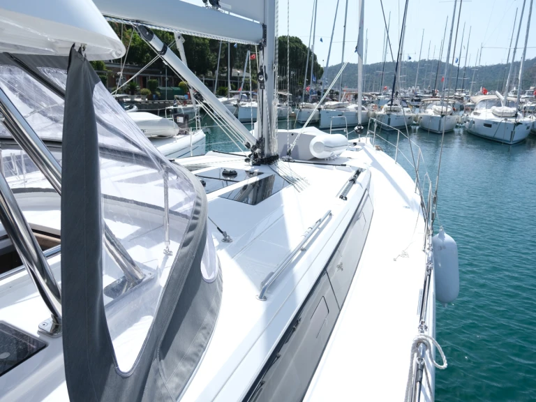 Hire Sailboat Bavaria with a boat licence