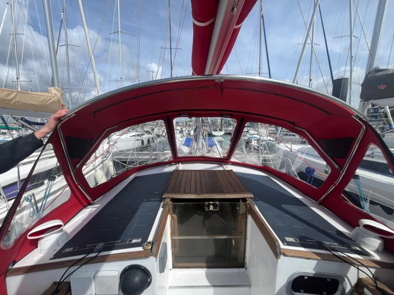 Hire Sailboat Yes with a boat licence