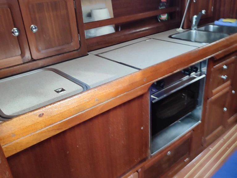 Hire a Bavaria Bavaria 37 Cruiser Puerto Altea