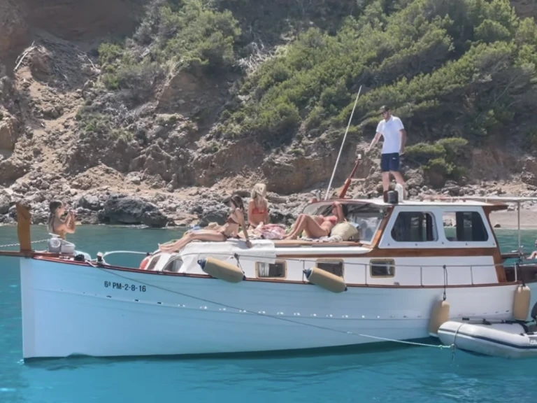 Charter a Mestre D'Aixa Curret Llaüt Artesanal in Alcúdia on Samboat