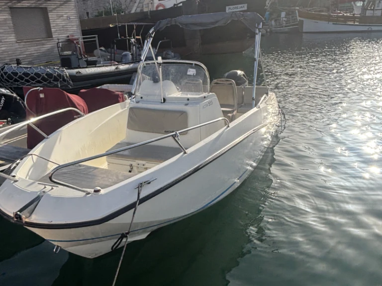 Hire a Quicksilver Activ 555 Open Marseille