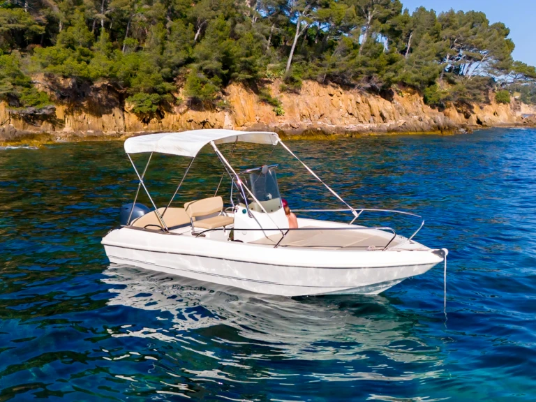 Hire a Capelli Cap 520 Open Port de Bormes-les-Mimosas